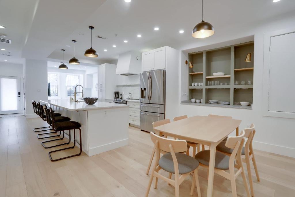 Stanton Park Apartment | Sojourn's Stanton Park Home Sleeps 4
