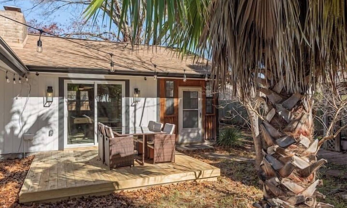 East Congress House | South Congress, Pool Table, King Beds | Portoro