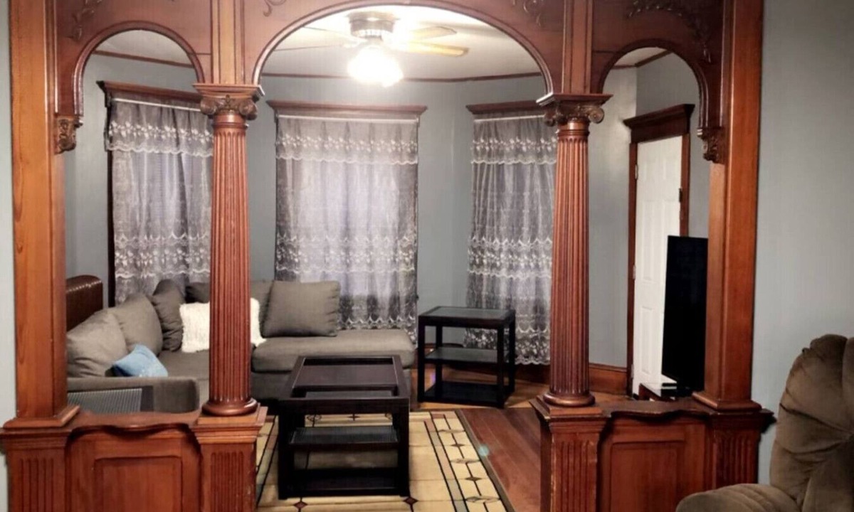 New Bedford Apartment | Spacious 3 bedroom 1st Floor closeby attractions