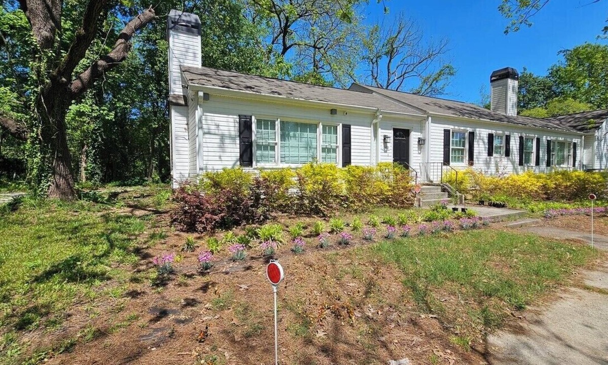 Lithonia House | Spacious 5-bedroom Farmhouse and Tiny House Combo close to Atlanta
