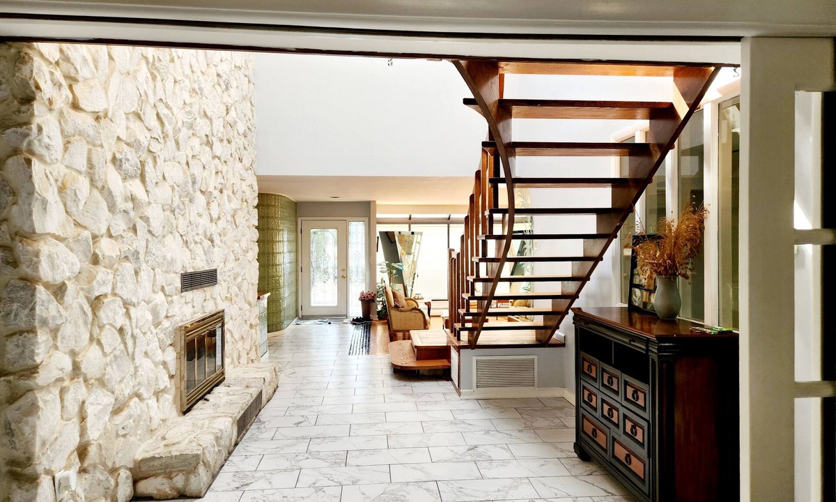 Bay Shore House | Spacious 5-bedroom house in fantastic Bay Shore with AC