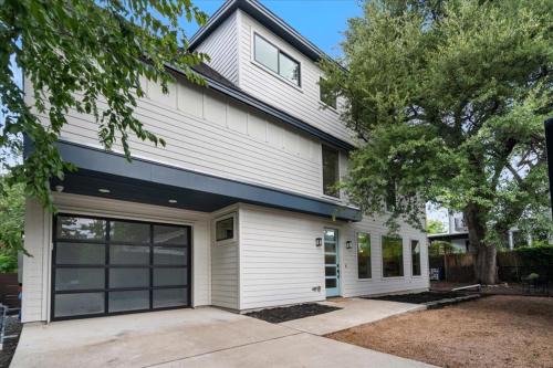 Swede Hill House | Spacious 5BR Central Austin Home Sleeps 13