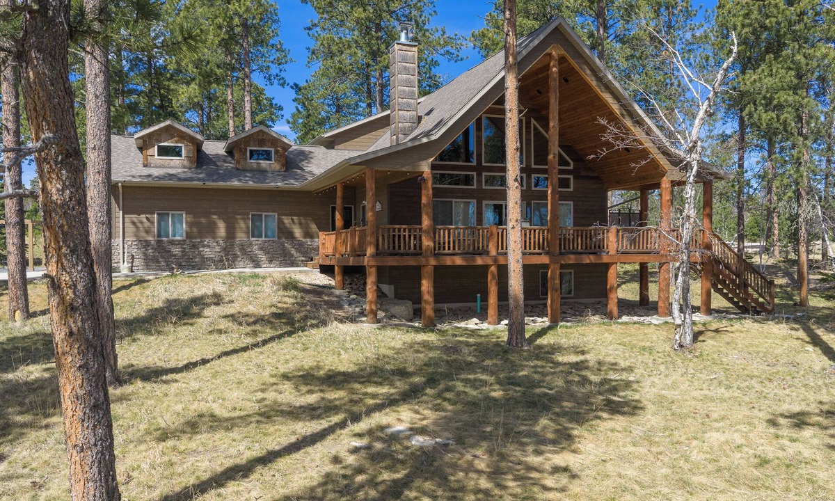 Deadwood Cabin | Spacious 5BR w/Large Covered Deck, and Hot Tub Minutes to Deadwood!