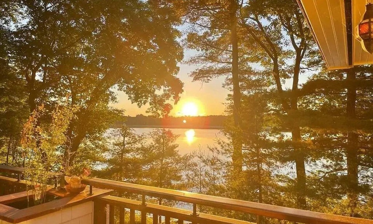 Sherborn House | Spacious 6-bedroom house in charming Sherborn with Lake access and Indoor Pool