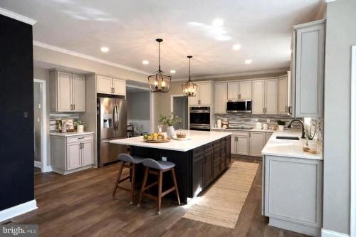 California House | Spacious 6Bed Woodland Retreat with Movie Room & Deck