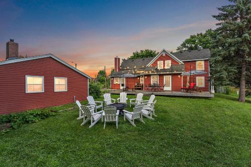 Hugo House | Spacious Family Getaway on Apple Orchard in Hugo!