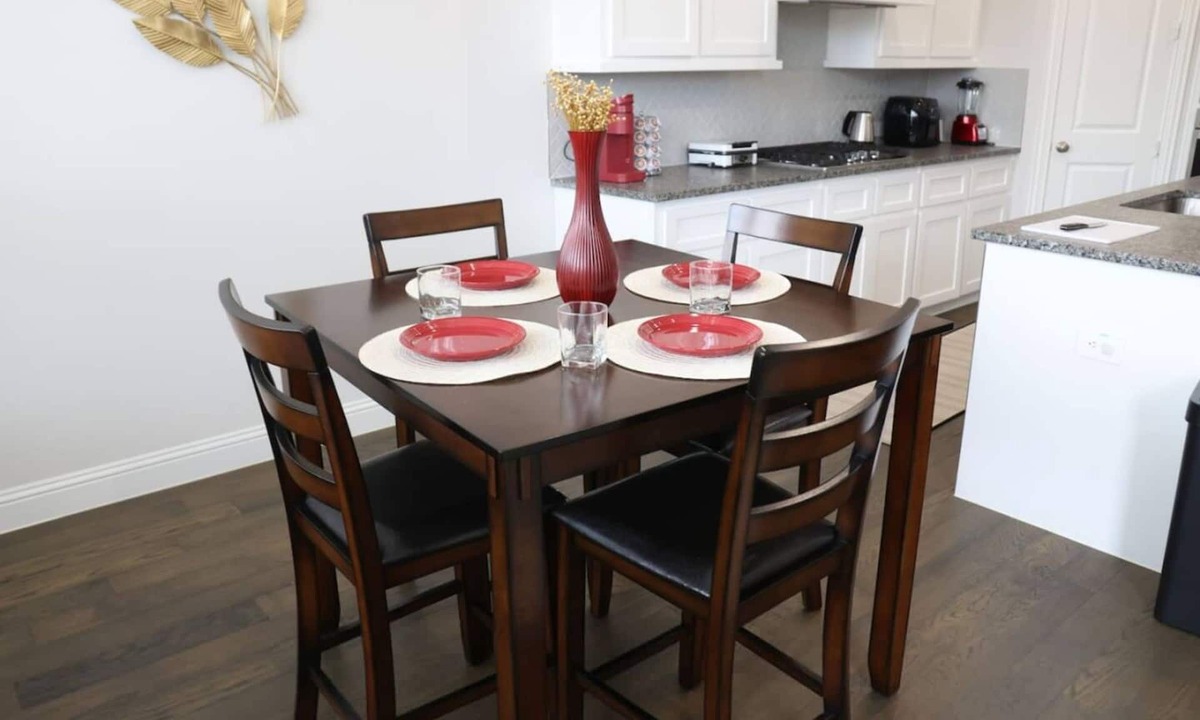 Rockwall House | Spacious Home w Putting Green -for Extended Stays