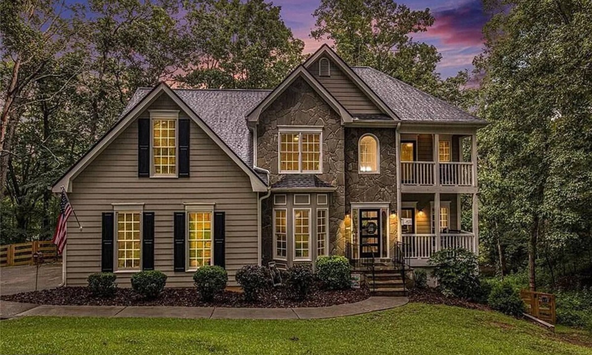 Flowery Branch House | Spacious Luxury Retreat with Lake Lanier Access – 5BR in Flowery Branch!