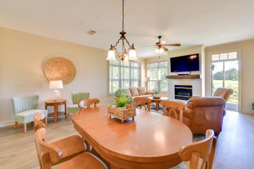 Springfield Villa | Spacious Springfield Home w/Golf Course View!