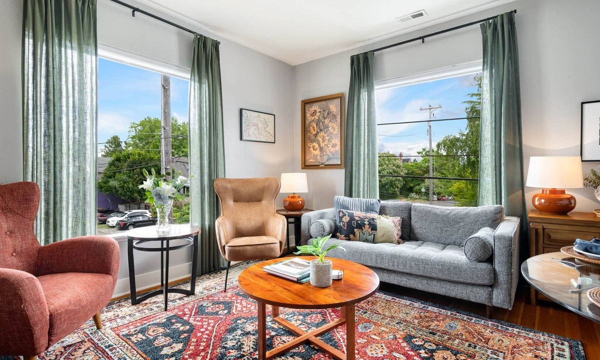 New Tacoma Apartment | Spacious Stadium District 2BR King Bed