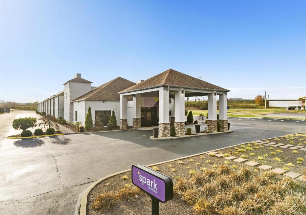 Abingdon Hotel | Spark by Hilton Abingdon I-81 near Fairgrounds