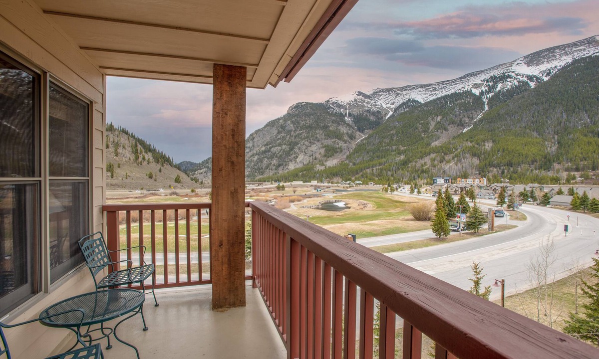 East Village at Copper Condo | Spectacular views, just steps from Super Bee, Vaulted Ceilings! Free WiFi