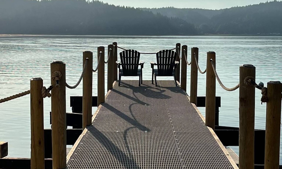 Hoodsport House | Stay at the historic Hoodsport House located on the beautiful Hood Canal!