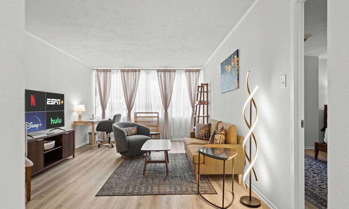 Museum District Condo | Stay on Lavaca | Walk to Capitol, UT, Moody Center & Live Music | Garage Parking