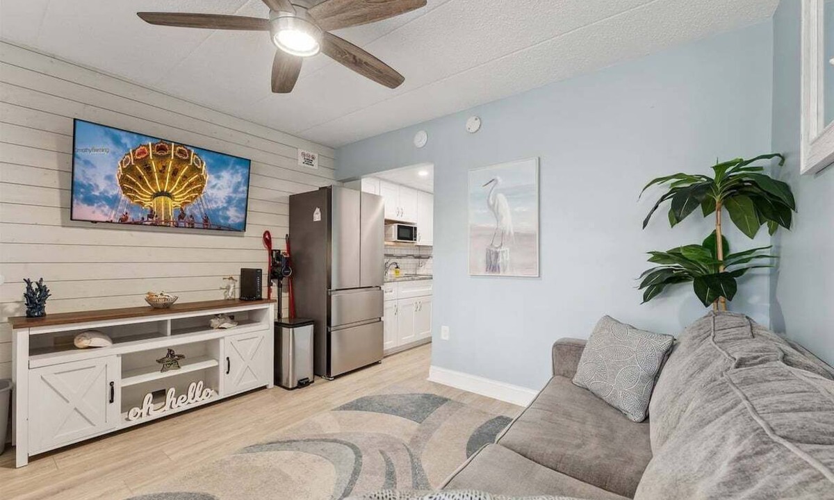 North Wildwood Condo | Stay Salty: Modern 1BR Condo w/Pools & BBQ Grills