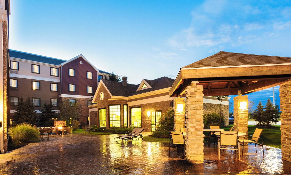 Maumee Hotel | Staybridge Suites Toledo - Maumee by IHG