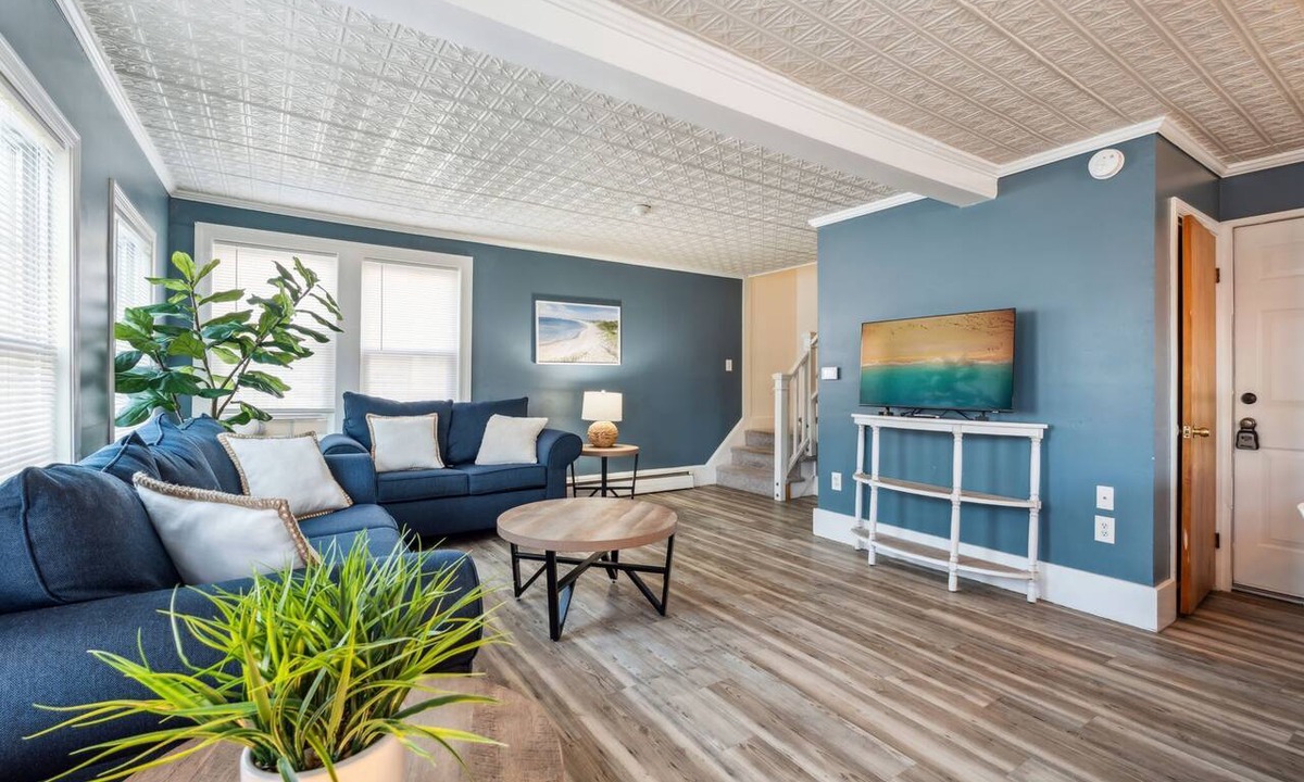 Hampton Apartment | Steps to Beach | Patio Area | Parking