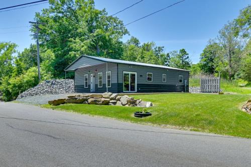Clifton Park House | Steps to Mohawk River! 22m to Saratoga Ractrack!