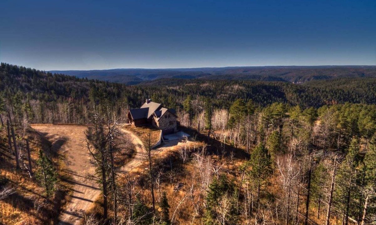 Lead Cabin | Stone Lodge-Panoramic Views, Lots of Space!