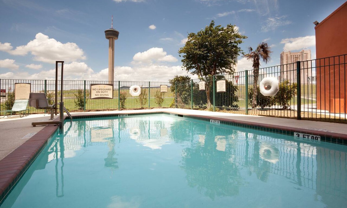 Near East Side Apartment | Studio Close to the Convention Center | Free Breakfast + Outdoor Pool