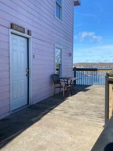 Lake Ozark House | Studio D Sleep 6- Bachelor/Bachelorette Parties!