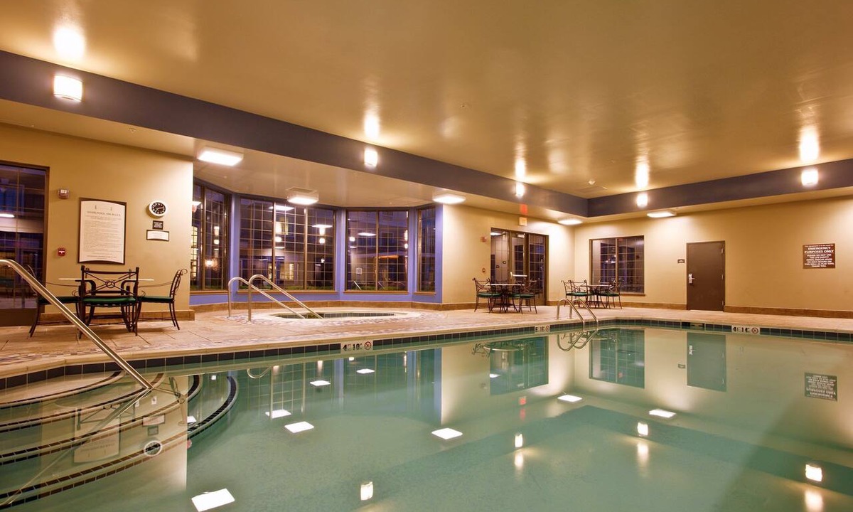 Novi Apartment | Studio Suite - FREE Breakfast Buffet, Business + Fitness Center Access
