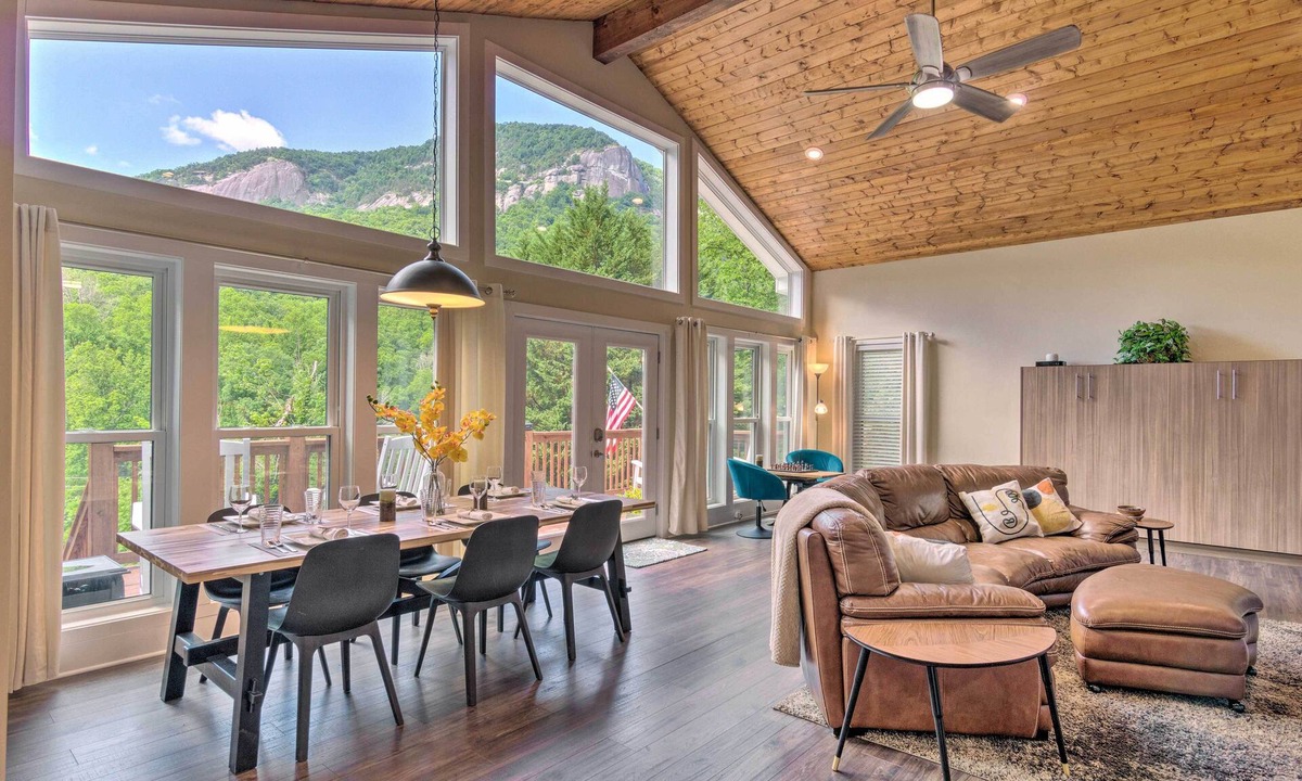 Chimney Rock Cottage | Stunning Mtn Views! Group Getaway in Chimney Rock