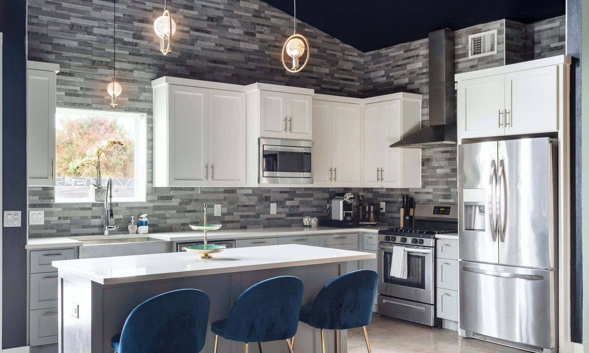 Govalle House | Stylish 4BR Home w Pool Hot Tub Near Downtown