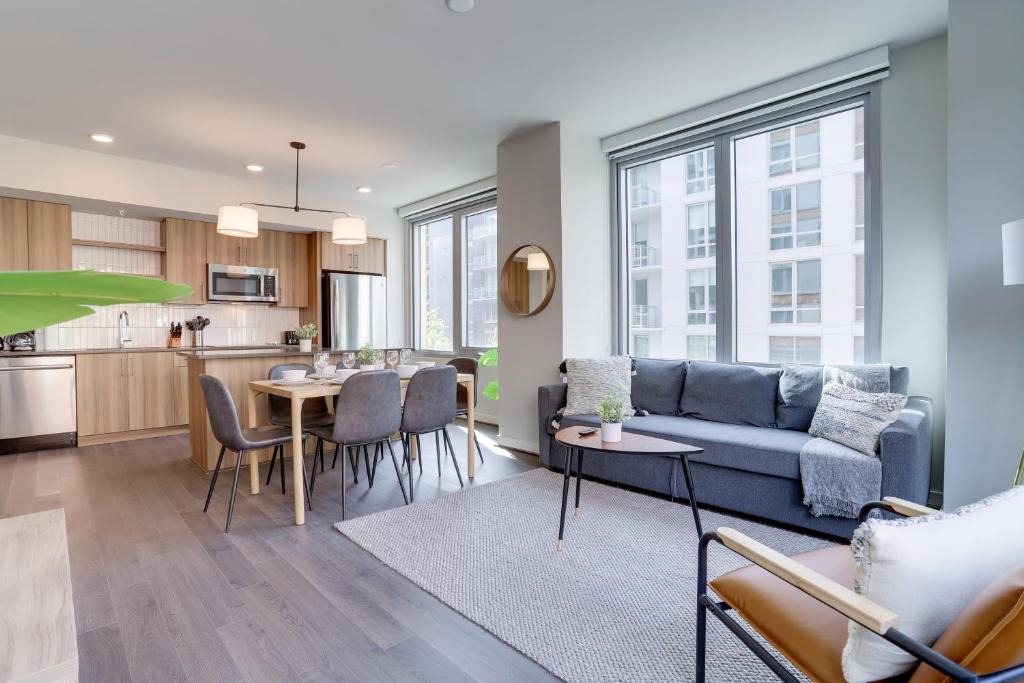 Clarendon Apartment | Stylish Condo at Clarendon with Rooftop Views