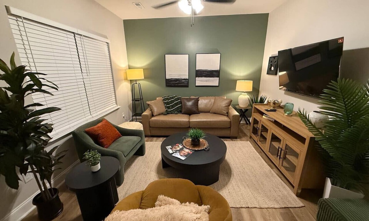 Anderson House | Stylish | Pvt Baths | Minutes to Shopping & Dining