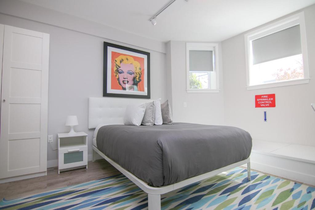 Griggs Park Apartment | Stylish Studio in Brookline-5min train to Boston. #2