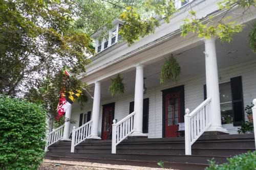New Windsor Bed & Breakfast | Sunday Morning at Savannahs