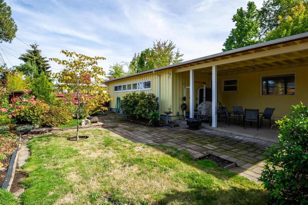 Friendly Apartment | Sunflower Studio - 7 Minutes to UO & 4 Minutes to Downtown studio
