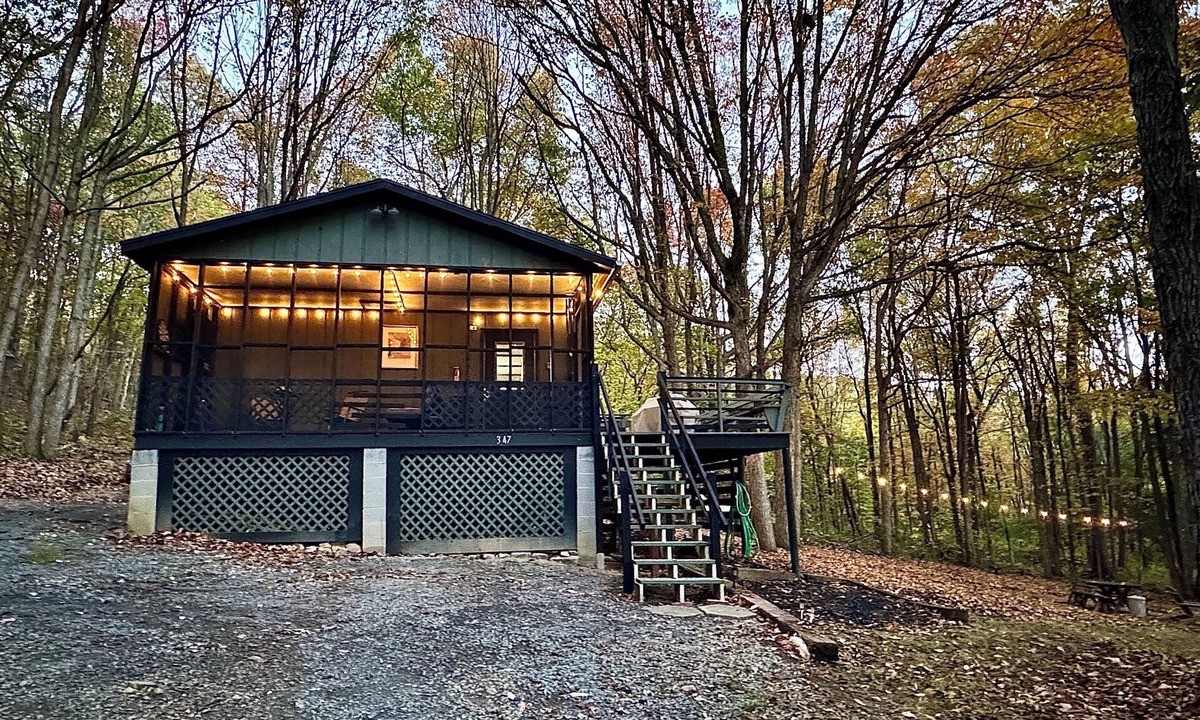 New Market Cabin | Sunset Hill. Rustic retreat just minutes from the town of New Market