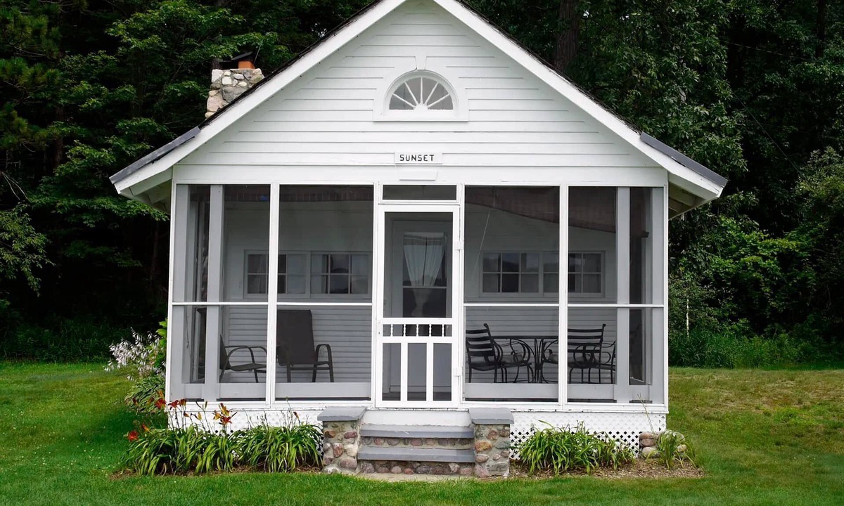 Hartland Cabin | Sunset Historic Cottage (May-Oct)
