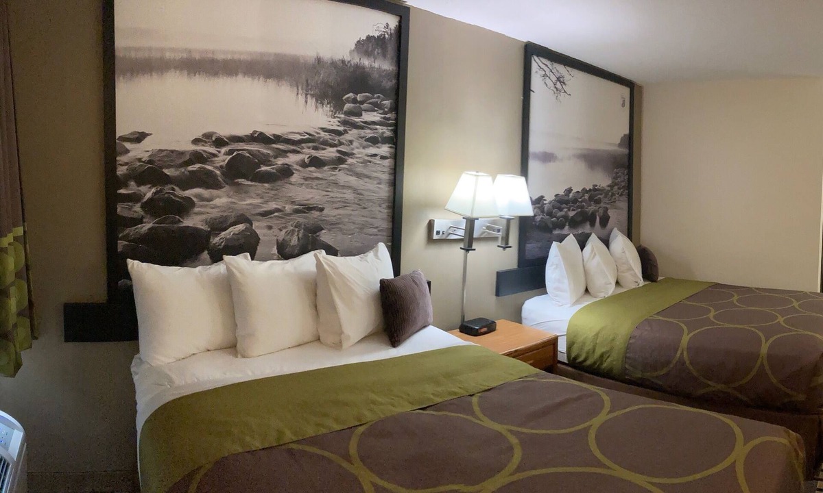 Chisago City Hotel | Super 8 by Wyndham Chisago City