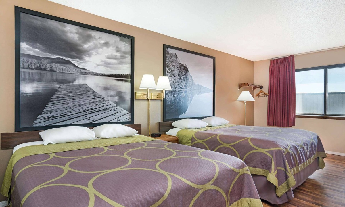 Marshall Hotel | Super 8 by Wyndham Marshall MN