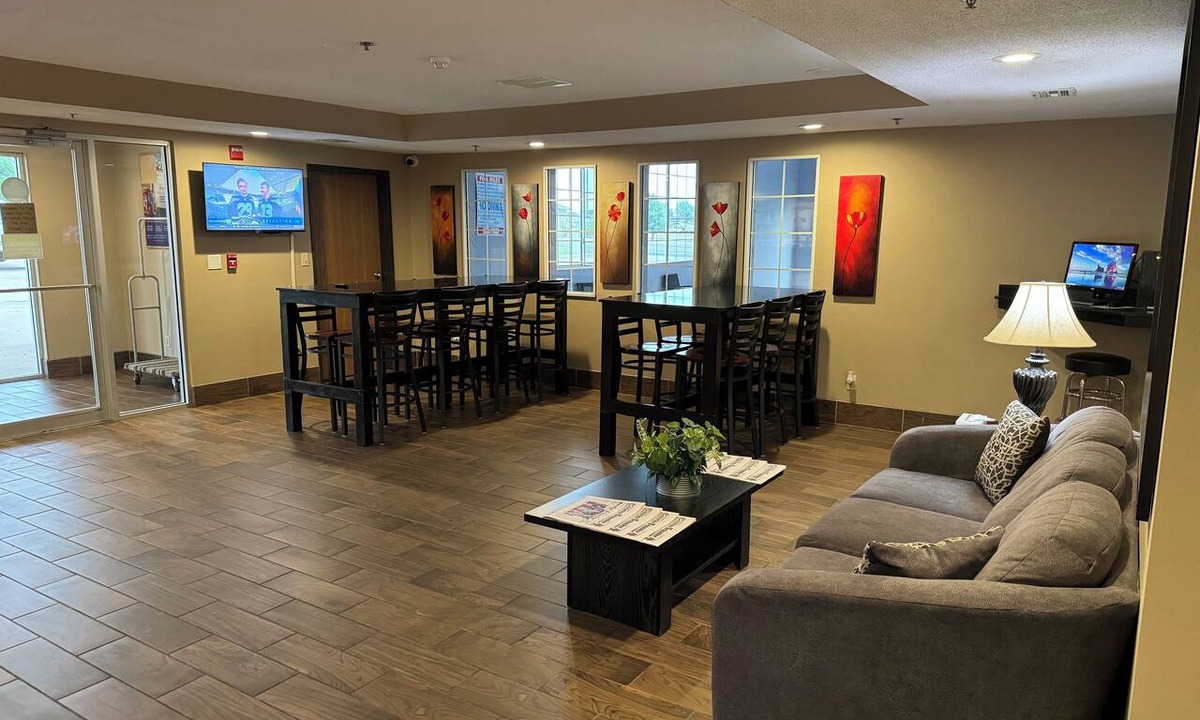 Winfield Hotel | Super 8 by Wyndham Winfield/Quail Ridge Area