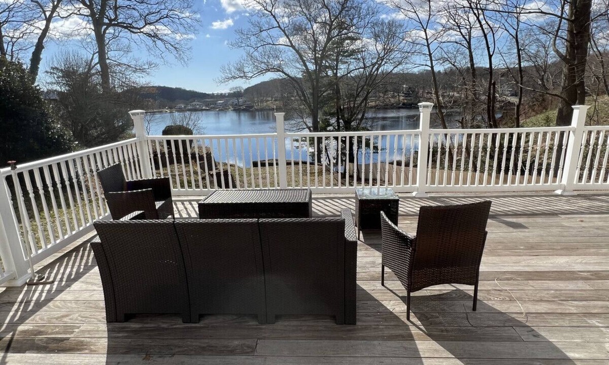 Quaker Hill House | Thames River Retreat · CT College+Casinos+USCGA