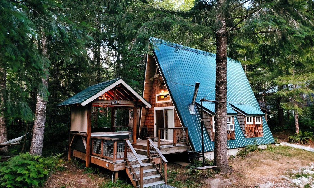 Skykomish Cabin | The A-Frame @ SkyCamp: Classic cabin with Hot Tub and BBQ near Stevens Pass