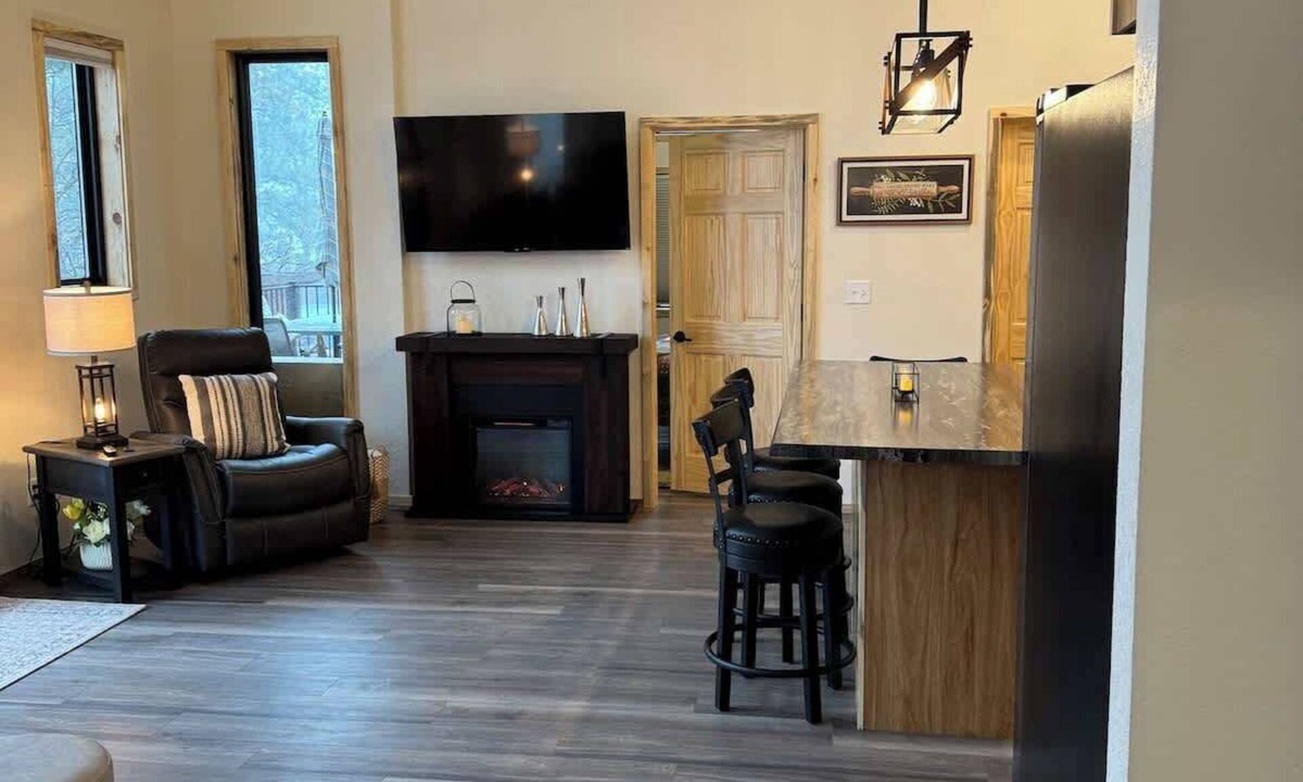 Keystone House | The Bonnie View Close to Mt. Rushmore with a Hot Tub!