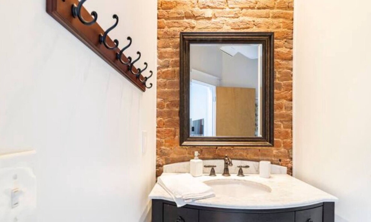 Roanoke Apartment | The Bootlegger. Downtown Loft.