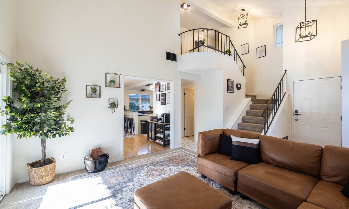 South Natomas House | The Cozy Sac-Pool/large yard & attractions nearby