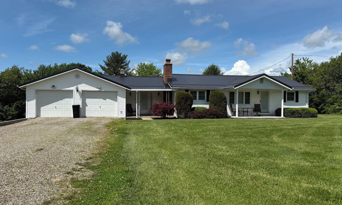 Stockdale House | The Lazy Gray – Peaceful Stay Near Jackson Lake - Pet Friendly