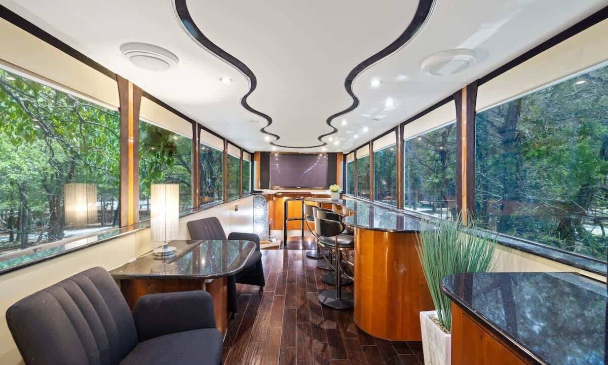 Austin Villa | The Lux Lounge near COTA: Hot Tub, BBQ & Events!
