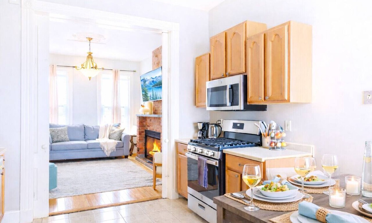Mill River Apartment | The Matisse: Walk to Yale & Wooster SQ + Parking!