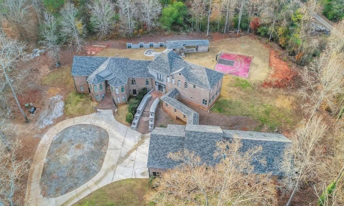 Ellenwood Villa | The Panola Mansion | Indoor Pool + Pavilion