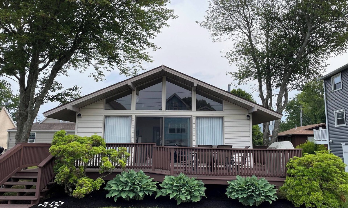 York Beach House | The San'Bar - Great Family Home Just A Short Walk To York's Beautiful Beaches