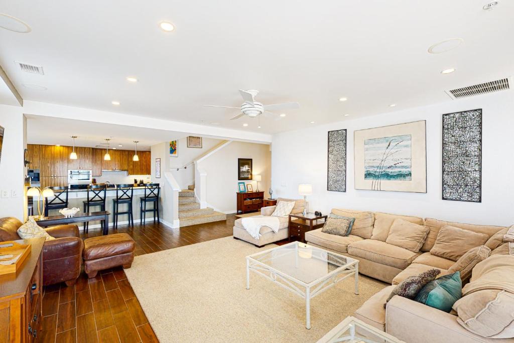 Sandbridge Apartment | The Sanctuary - Beach and Bay Penthouse B428