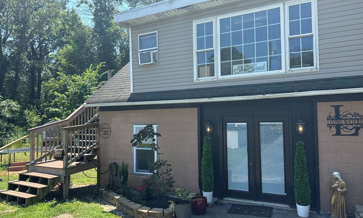 Clayton Apartment | The She Shed a Cozy Country Setting to relax! 15 min to Dover, DE